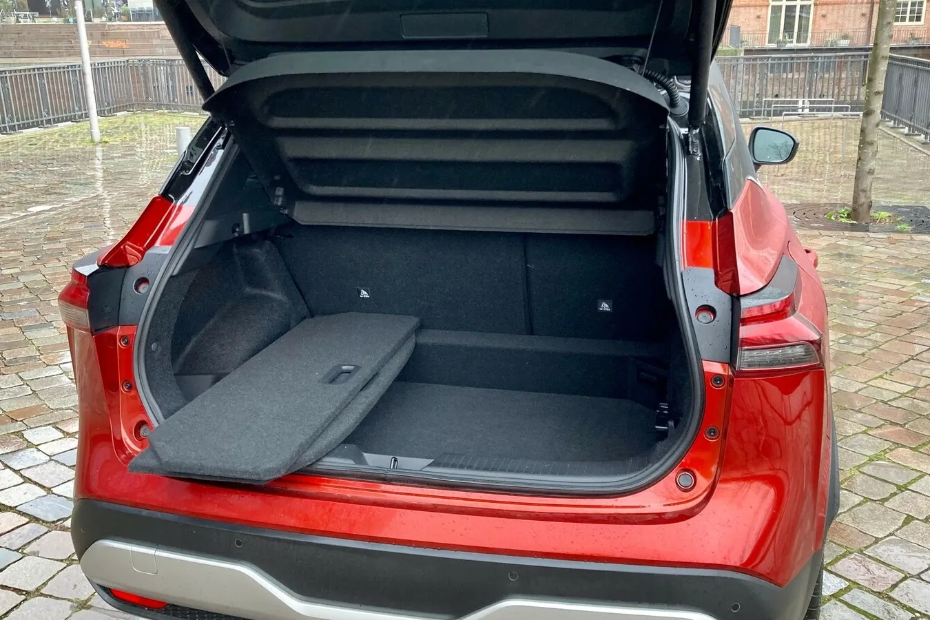 436 bis 1.422 Liter Gepäck fasst der Qashqai als Allradler. Auch der Qashqai folgt dem Trend zum doppelten Ladeboden.