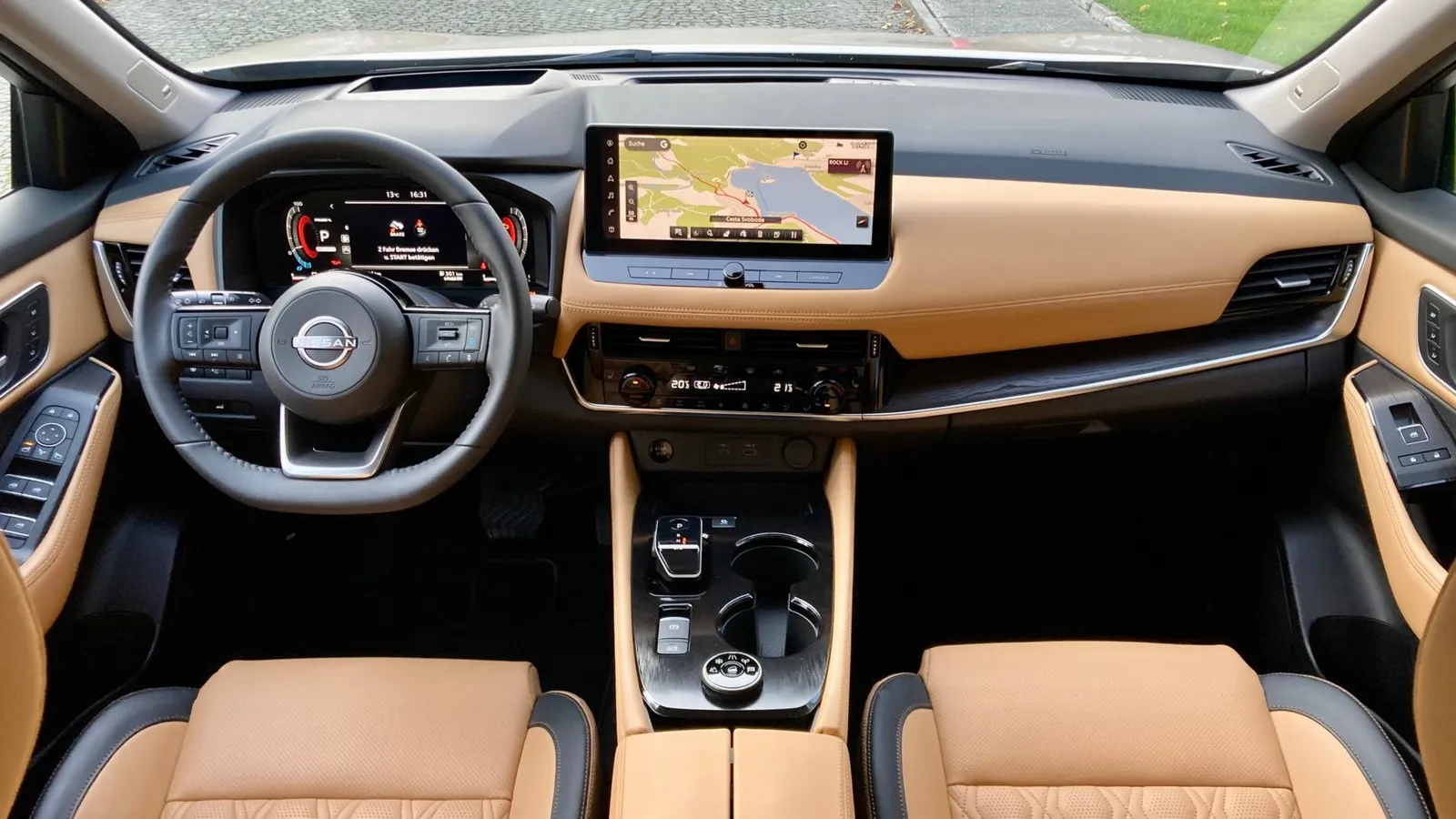 12,3-Zoll-Digitalinstrumente und den gleich großen Touchscreen gibt es im SUV serienmäßig ab der mittleren N-Connecta-Ausstattung.
