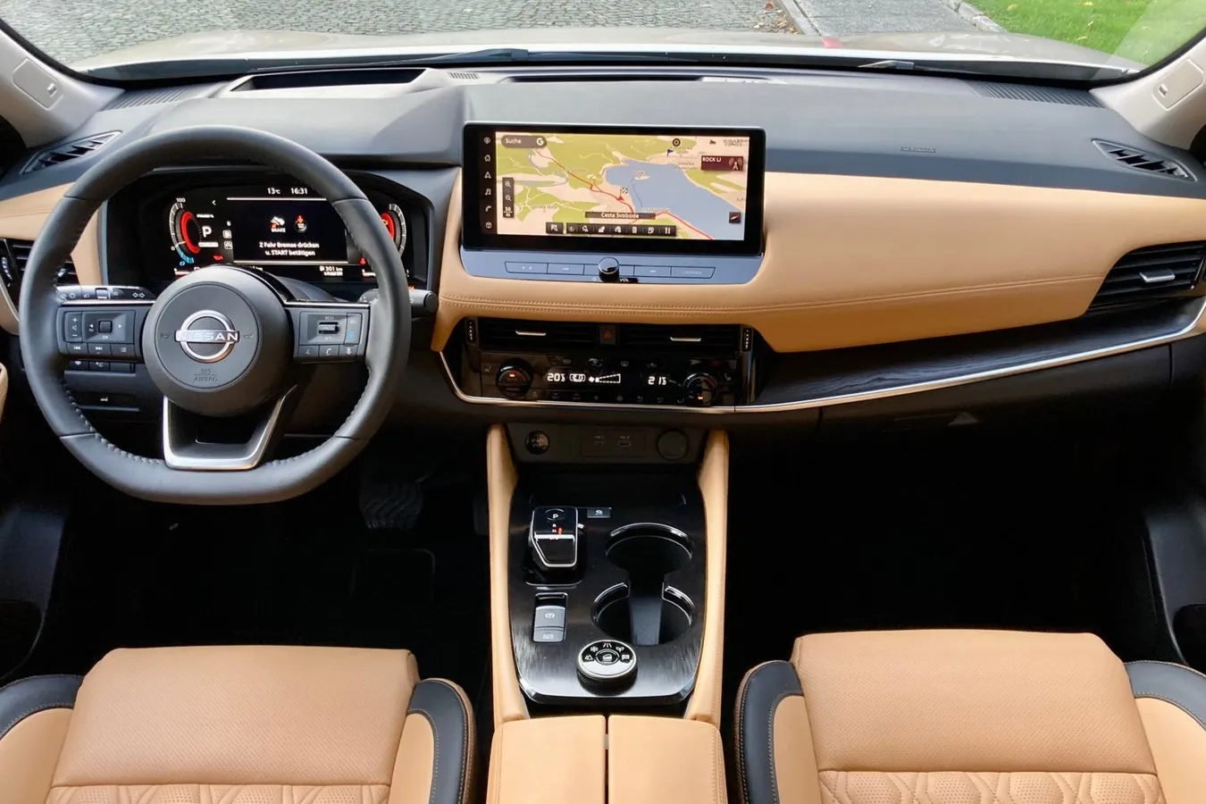 12,3-Zoll-Digitalinstrumente und den gleich großen Touchscreen gibt es im SUV serienmäßig ab der mittleren N-Connecta-Ausstattung.