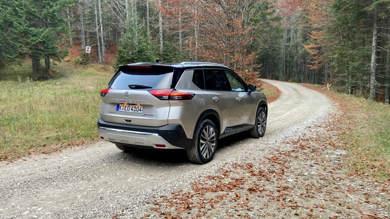 Mit optionalem Allradantrieb e-4orce bewältigt der Nissan X-Trail e-Power mühelos auch unbefestigte Wege.