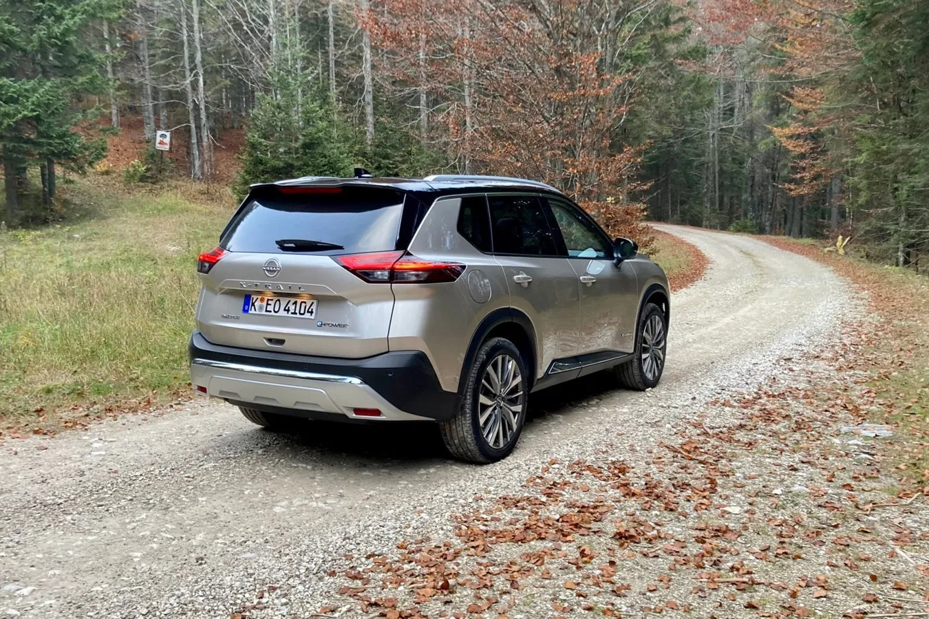 Mit optionalem Allradantrieb e-4orce bewältigt der Nissan X-Trail e-Power mühelos auch unbefestigte Wege.