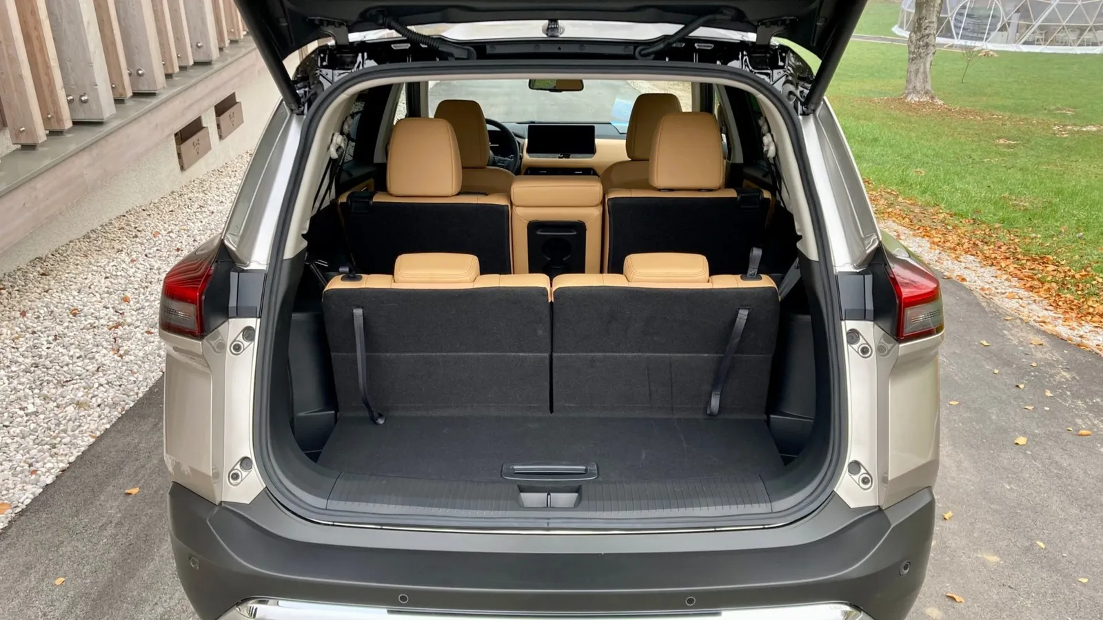 Die dritte Rückbank des größten Nissan-SUVs in Europa ist für maximal 1,60 Meter große Menschen zugelassen.