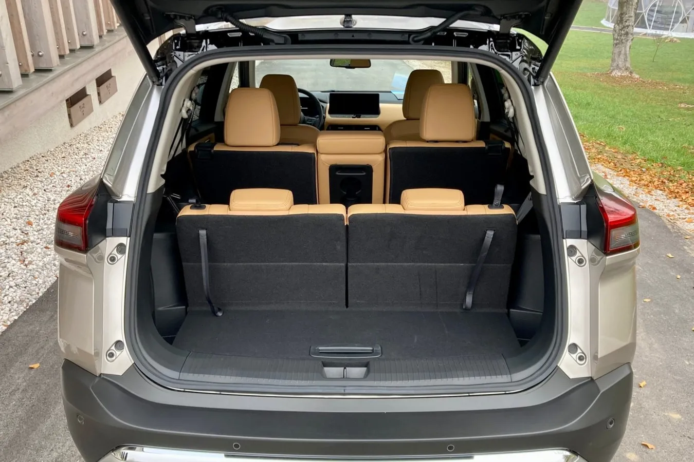 Die dritte Rückbank des größten Nissan-SUVs in Europa ist für maximal 1,60 Meter große Menschen zugelassen.
