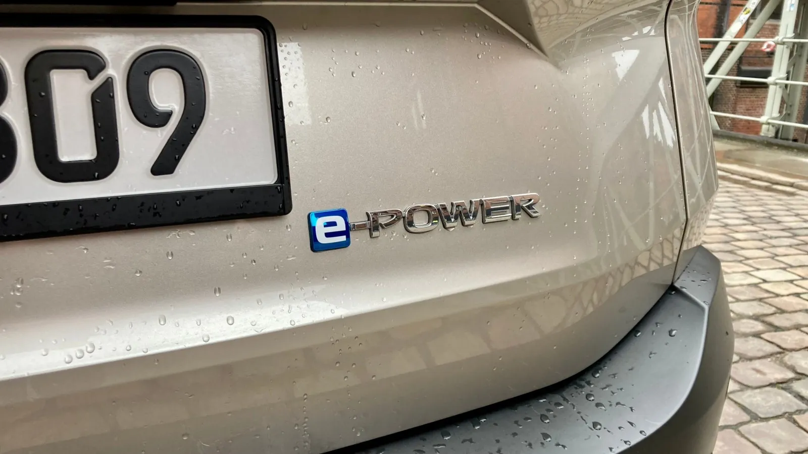 … e-Power für Nissans seriellen Hybridantrieb, bei dem der Benziner lediglich als Stromgenerator arbeitet.