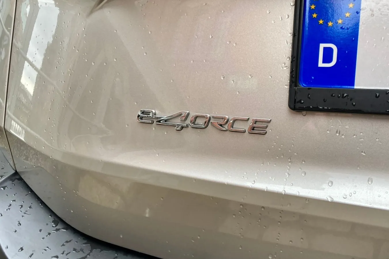 e-4orce steht für den zweiten Elektromotor an der Hinterachse und damit für Allradantrieb …