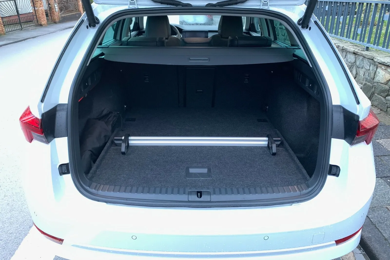 Beim Combi kommt ein großes Gepäckabteil hinzu, das im Normalfall schon Platz für 640 Liter Gepäck bietet. Maximal sind sogar 1.700 Liter möglich