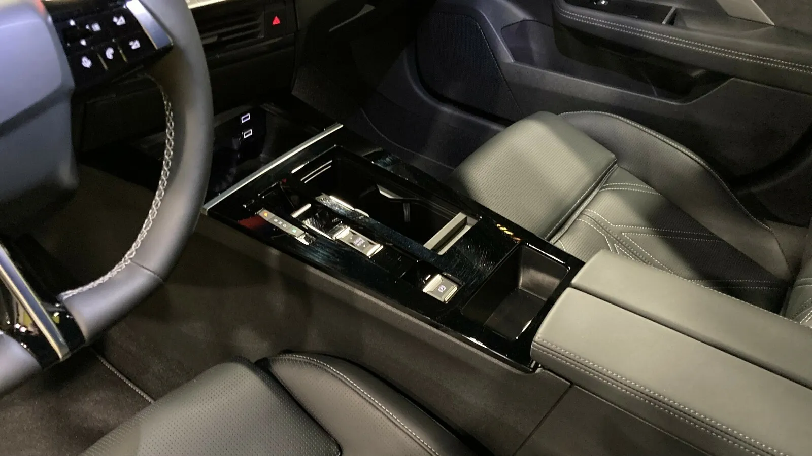 Die Automatik-Schaltkulisse ist aus anderen Stellantis-Modellen bekannt, zum Beispiel aus dem Citroen C4.