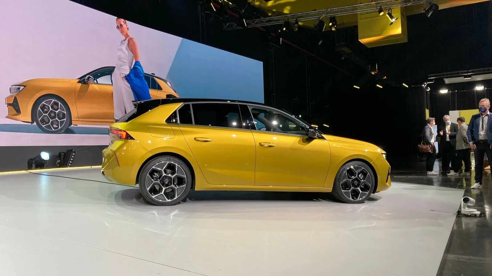 Lange Haube, steiles Heck – der neue Opel Astra wirkt deutlich dynamischer als sein Vorgänger.