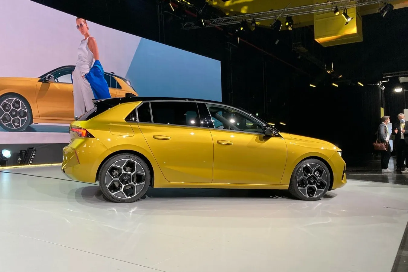 Lange Haube, steiles Heck – der neue Opel Astra wirkt deutlich dynamischer als sein Vorgänger.