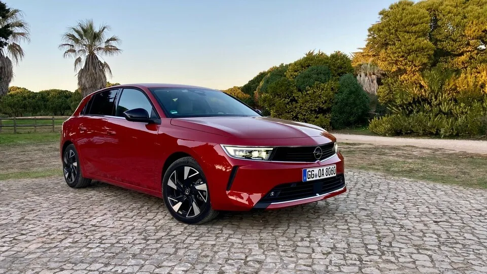 Neues Design, neue Plattform, teilelektrifiziert – der Opel Astra L ist ein deutlicher Sprung nach vorn.