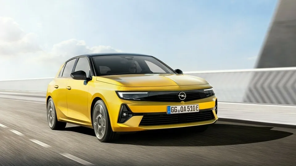 Mit dem Astra L rollt Anfang 2022 der erste Opel-Kompakte auf Stellantis-Basis auf die Straße