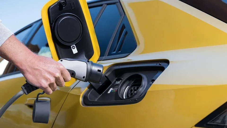 Plug-in-Hybriden wird ganz der Stecker gezogen, E-Auto-Förderung stark gedeckelt