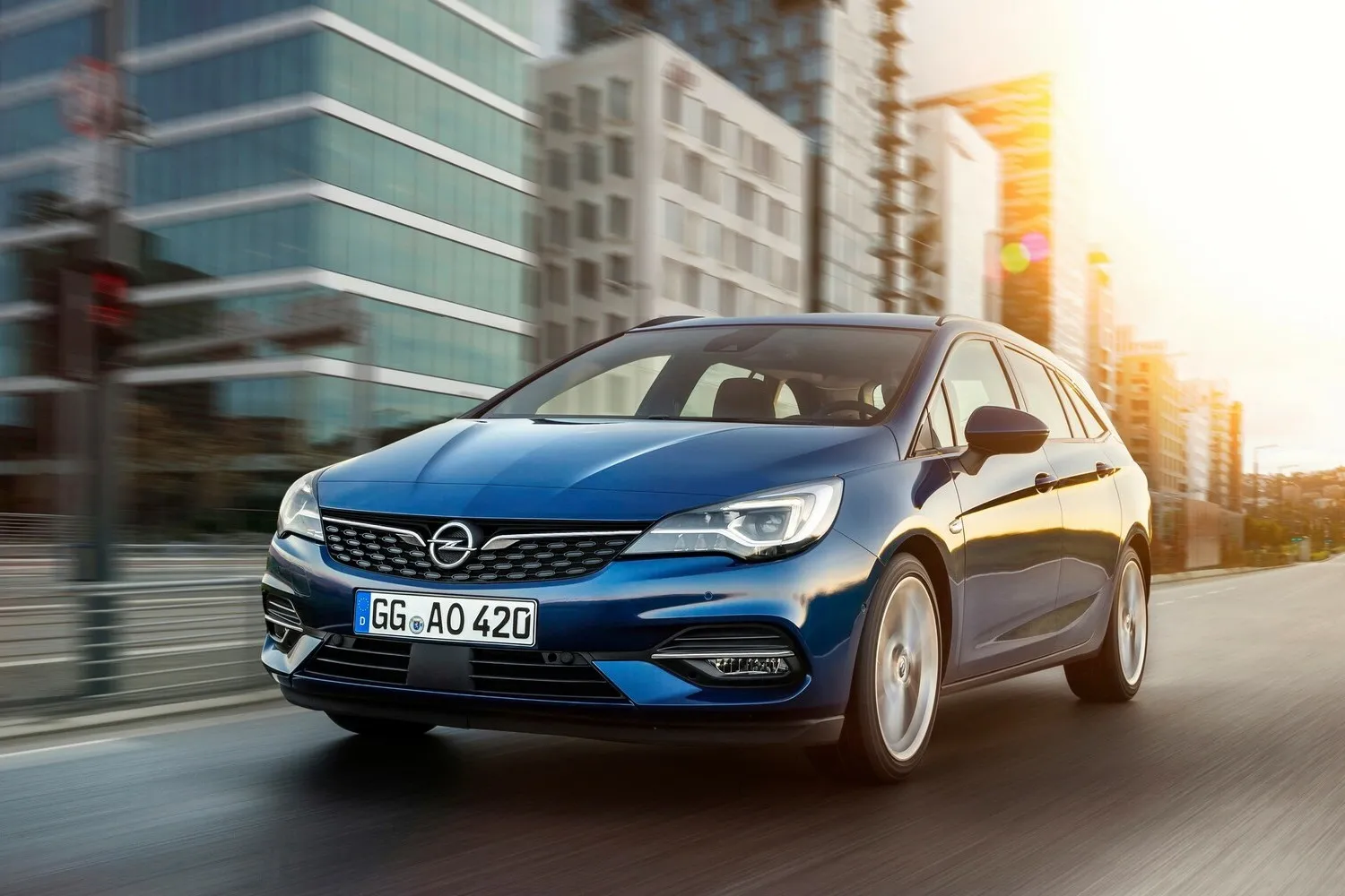 Für den Opel Astra Sports Tourer 1.5 D, unter dessen Motorhaube 122 PS werkeln, werden Wartungskosten von rund 1.590 Euro fällig.