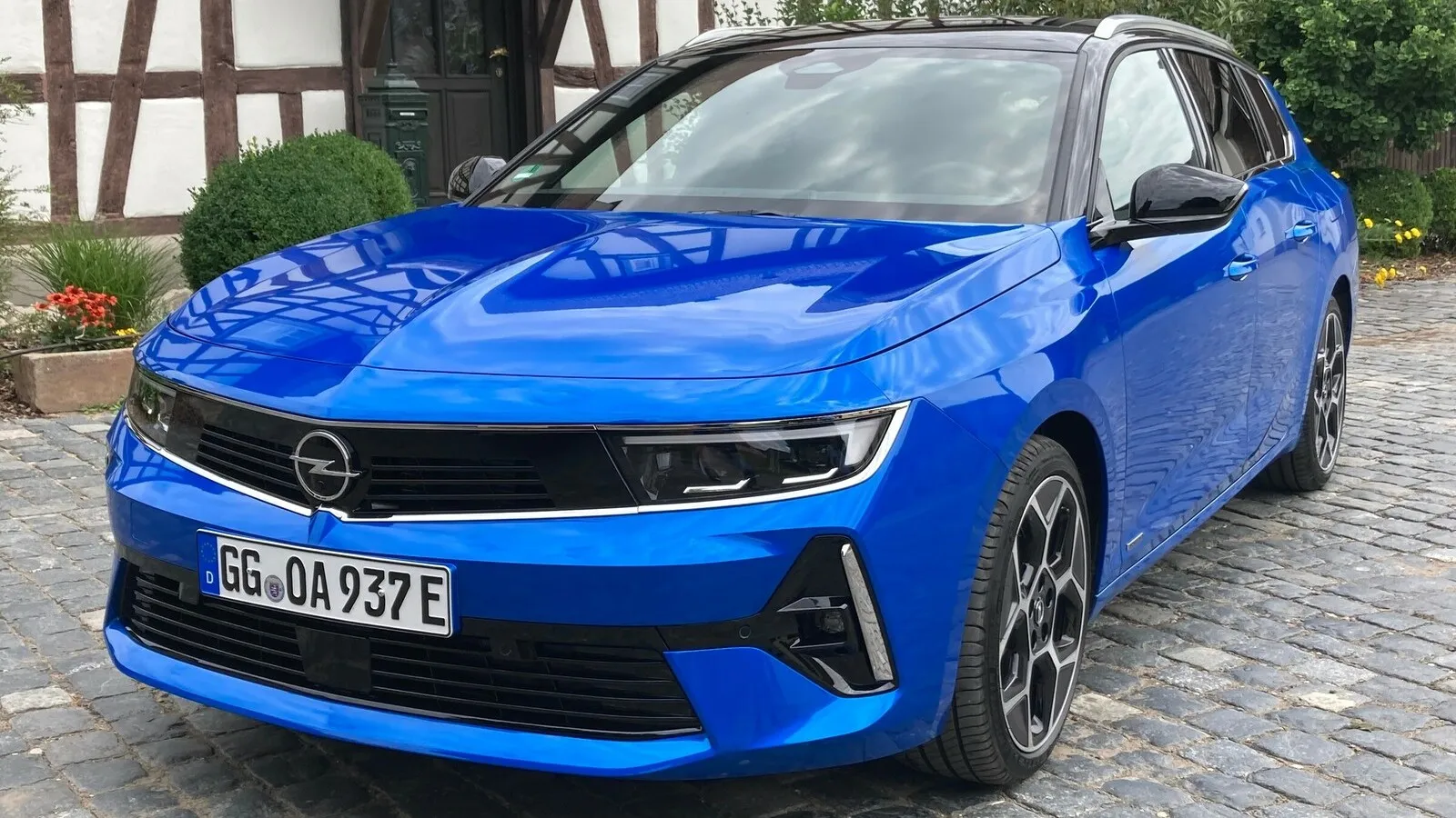 Schnell, stylisch, souverän: der neue Opel Astra Sports Tourer.