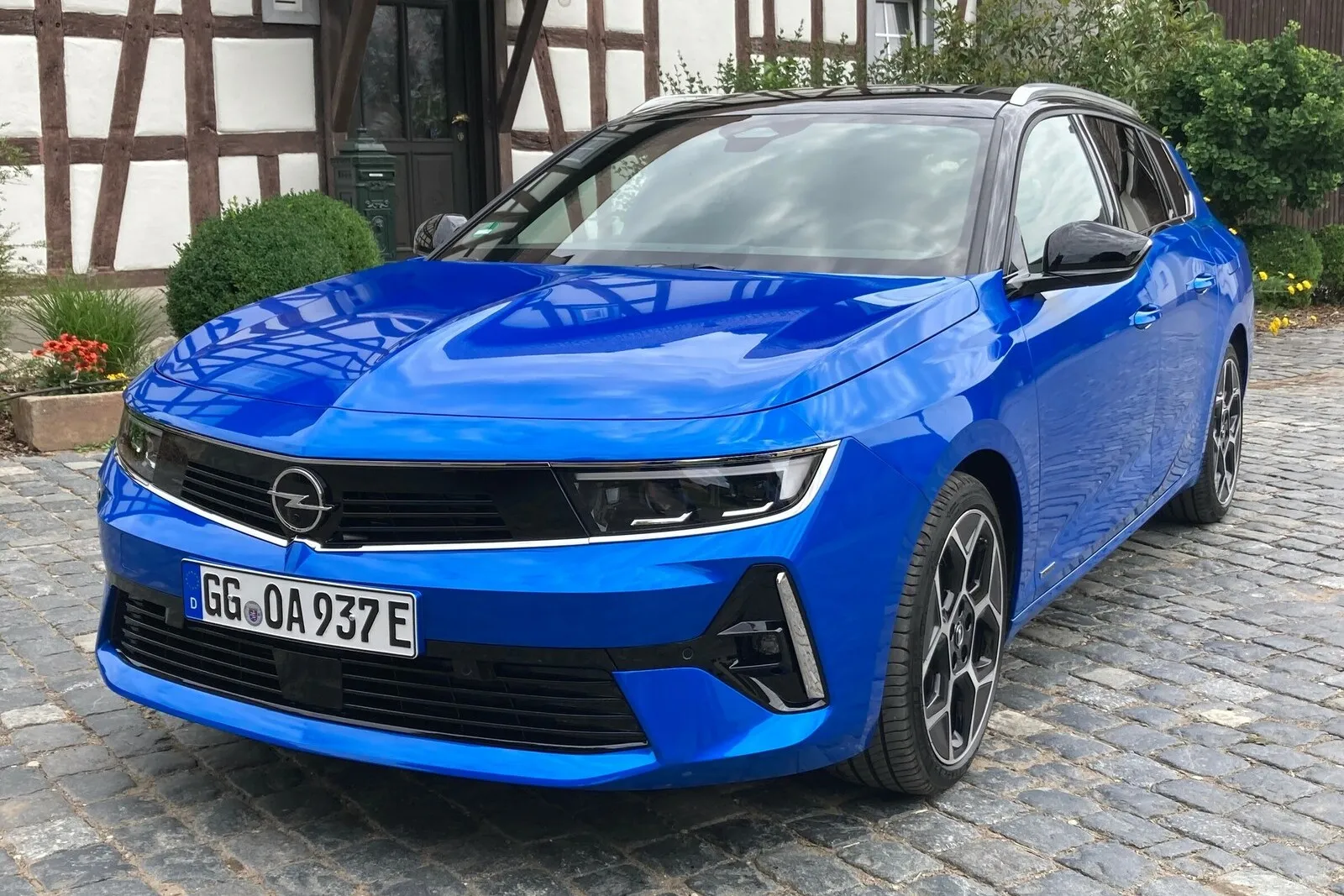 Schnell, stylisch, souverän: der neue Opel Astra Sports Tourer.