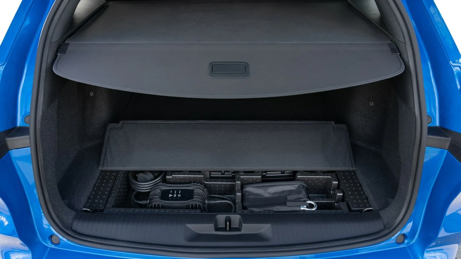 Praktisch: Die Verbrenner-Versionen des Kompaktkombis von Opel haben einen doppelten Boden für Kleinkram.