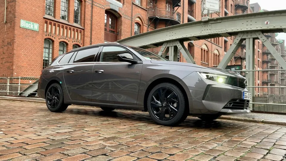 Auf EMP2-Basis, aber optisch weiterhin ein typischer Opel: der neue Astra Sports Tourer.