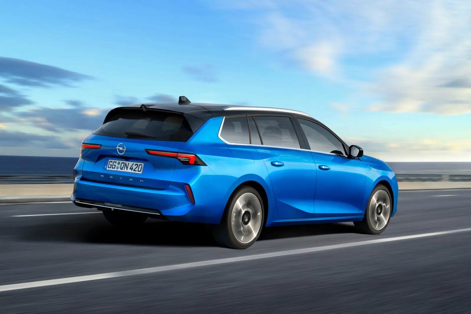 Opel Astra Sports Tourer 1.2 Automatik: Mit Wartungskosten von knapp unter 1.500 Euro stellt sich der 130 PS starke Rüsselsheimer ganz oben auf das Treppchen der Wartungskosten-Geizhälse.