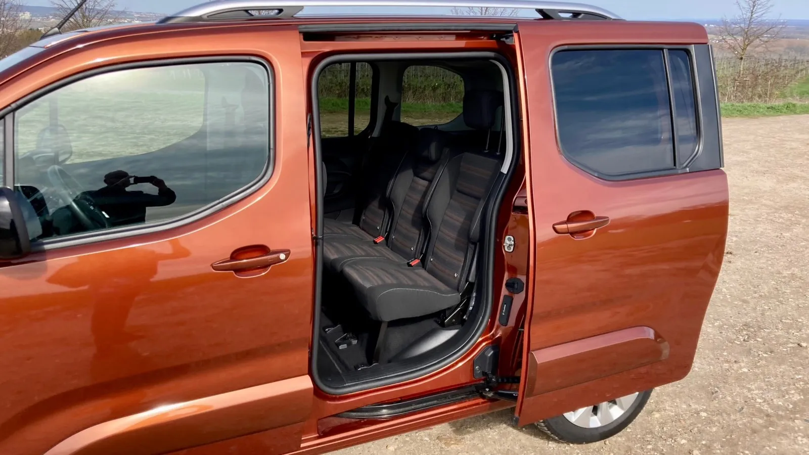 Fünf oder sieben Menschen passen in den Opel Combo-e Life, das gilt für beide Längen.