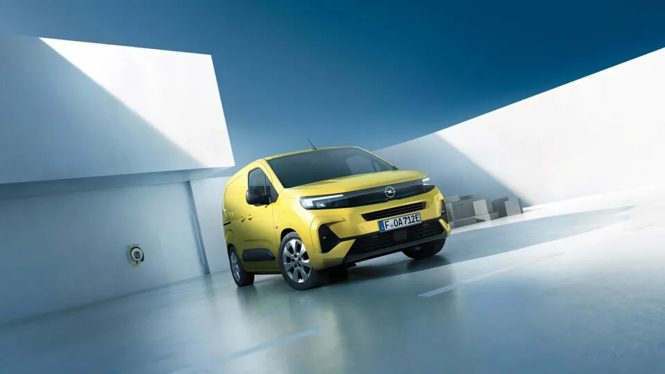Die gelifteten E-Nutzfahrzeugmodelle von Opel kommen allesamt auf mehr Reichweite.