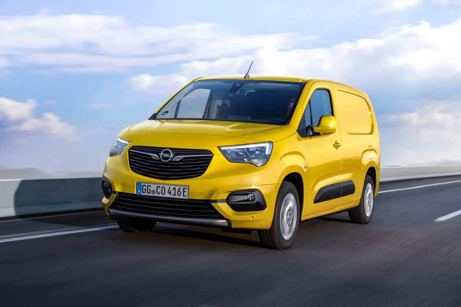 Opel Combo-e Cargo 50 kWh: Mit 1.220 Euro liegen die Wartungskosten des Rüsselsheimers rund 200 Euro über denen seiner Konzerngeschwister von Citroen und Peugeot.