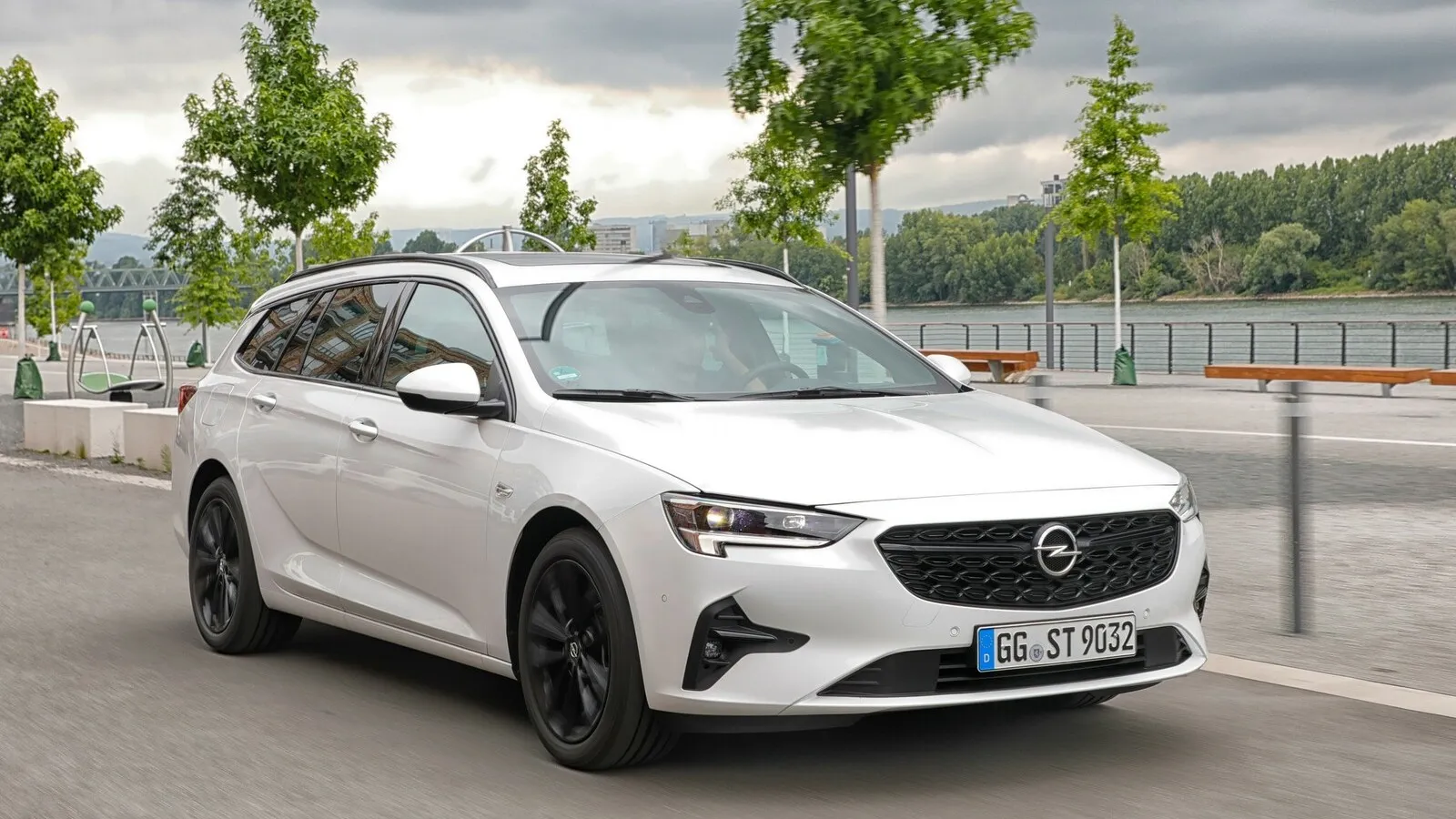 Opel Insignia Sportstourer 2.0 Diesel Automatik: Der Rüsselsheimer verursacht in drei Jahren rund 1.860 Euro Gesamtwartungskosten.