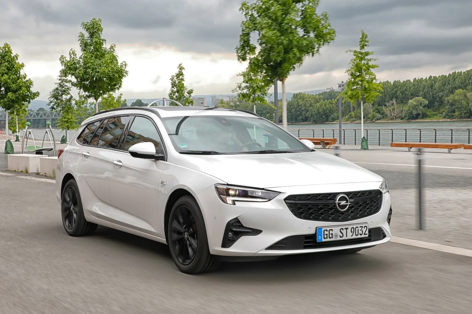 Opel Insignia Sportstourer 2.0 Diesel Automatik: Der Rüsselsheimer verursacht in drei Jahren rund 1.860 Euro Gesamtwartungskosten.