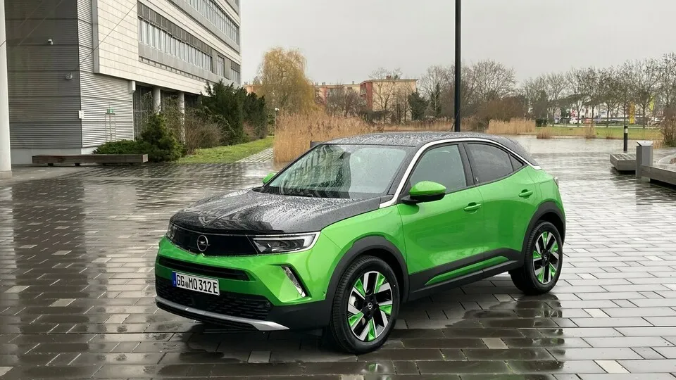 Den Opel Mokka gibt es erstmals auch vollelektrisch.