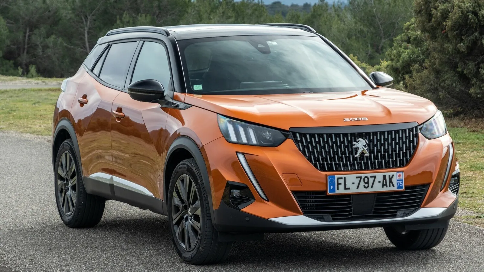 Denn der Peugeot 2008 Puretech 130 liegt mit rund 1.290 Euro mehr als 480 Euro über dem Niveau des Elektro-SUVs.