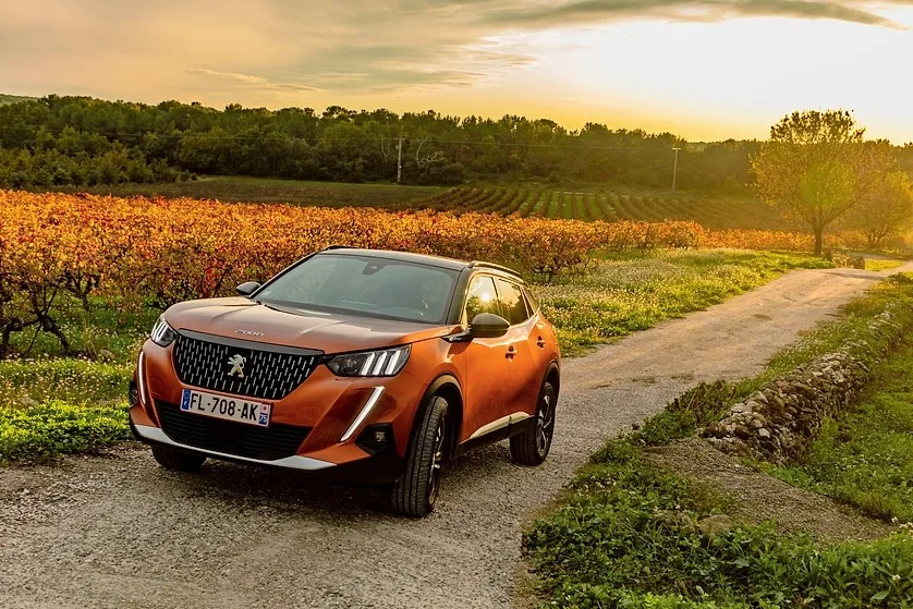 Peugeot 2008 Pure Tech 130: Beim Franzosen mit 130 PS-Motorisierung müssen Fuhrparkverantwortliche mit Gesamtwartungskosten von 1.290 rechnen.