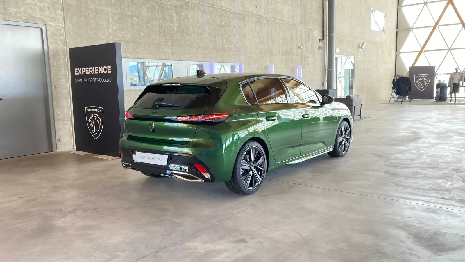 Wie gehabt gibt es den Peugeot 308 auch als klassischen Fünftürer.