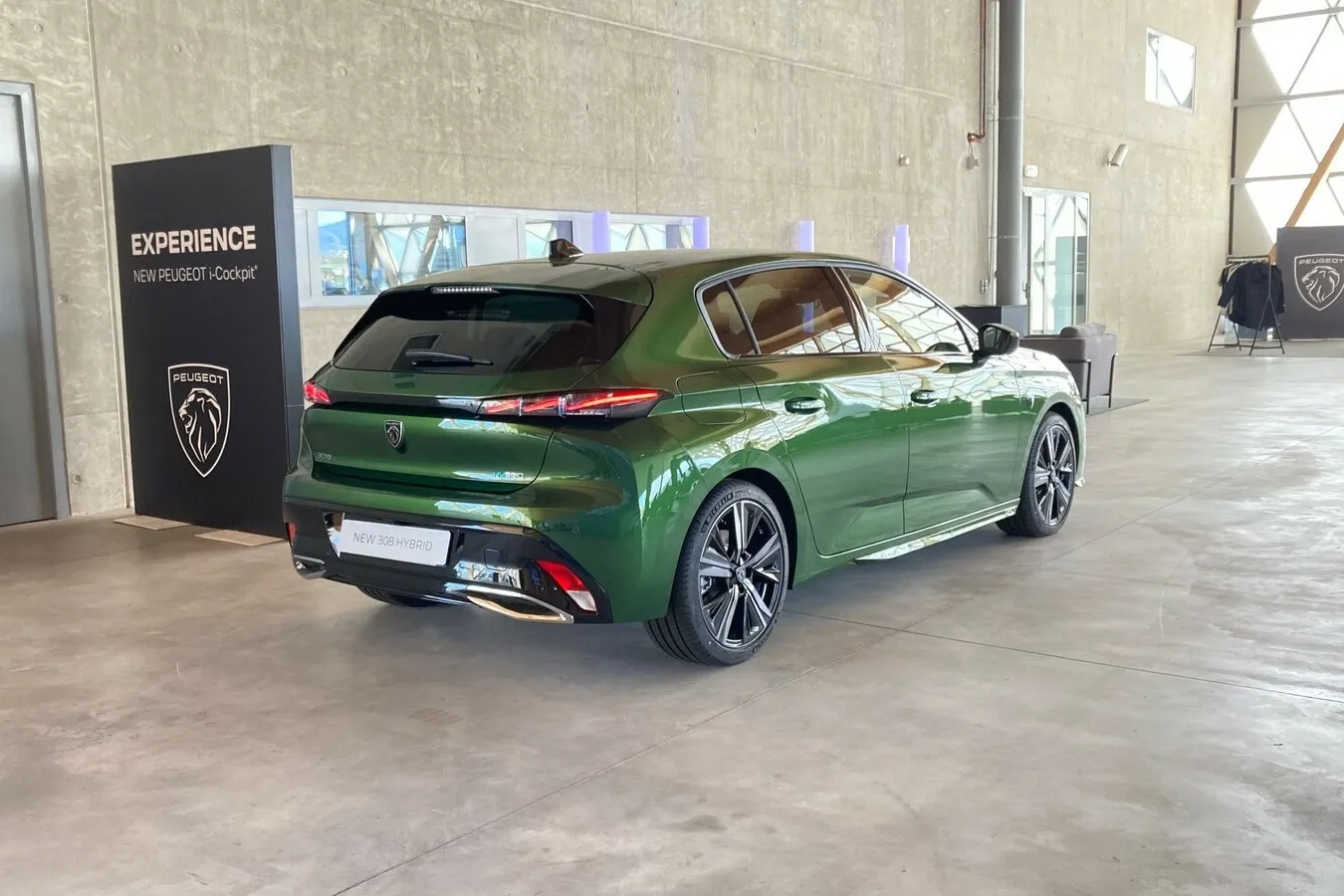 Wie gehabt gibt es den Peugeot 308 auch als klassischen Fünftürer.
