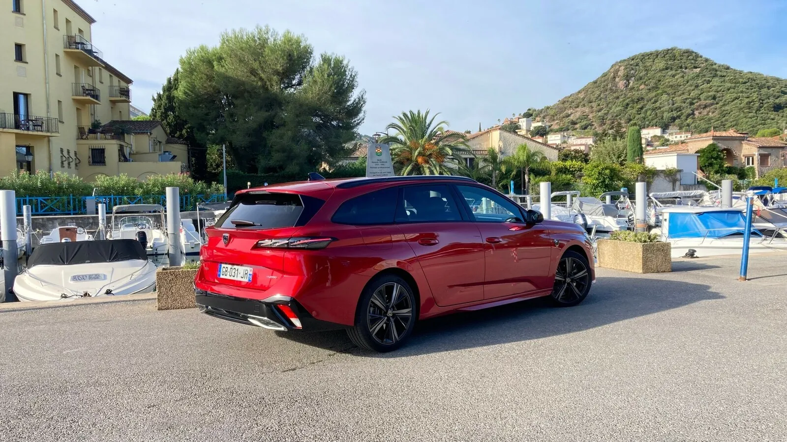 Platz 5 mit 44,7 Prozent Händlereinkaufswert: der Peugeot 308 SW 1.2 Pure Tech 130 Allure (Bild: Plug-in-Hybrid).
