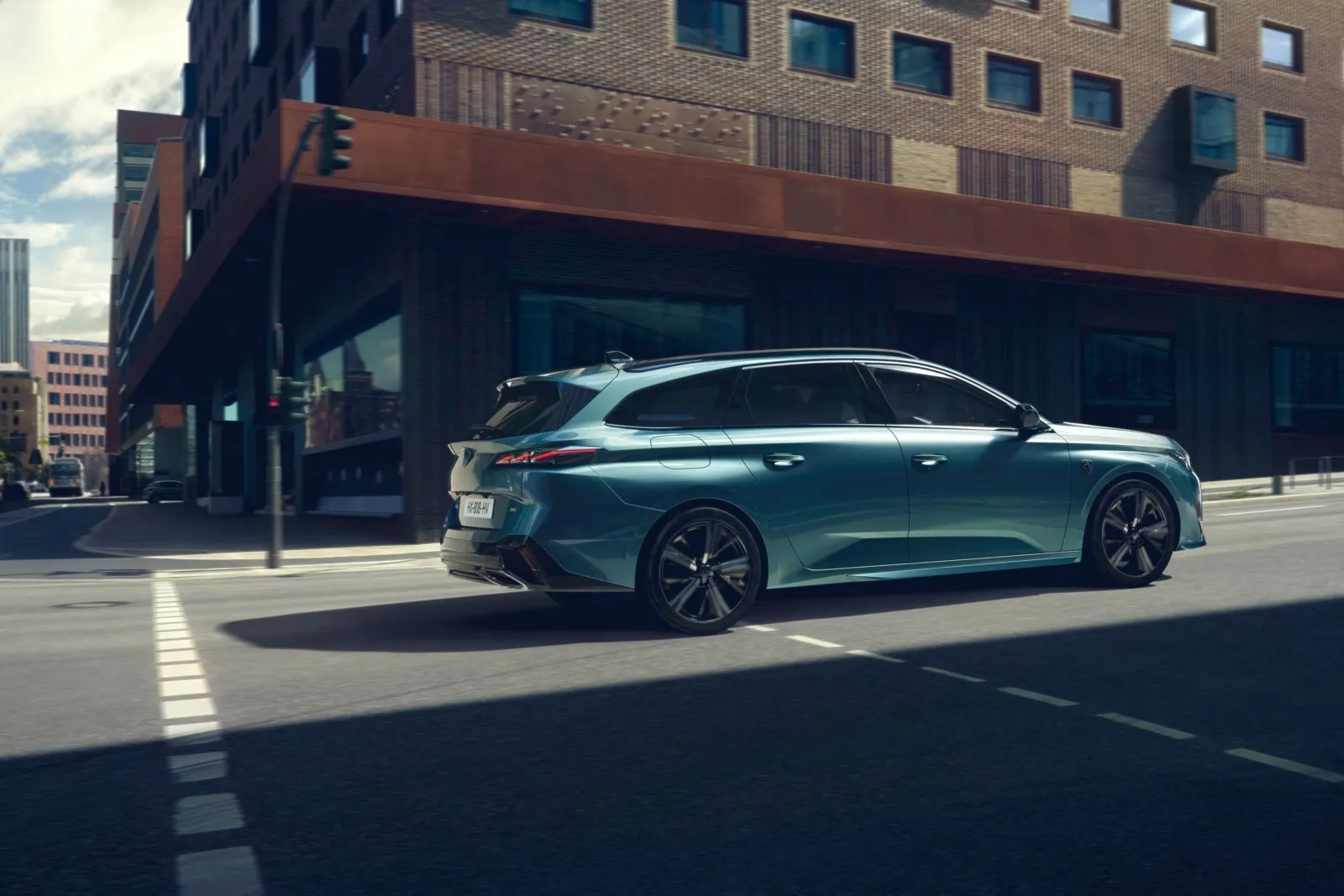 Platz 9 mit 42,6 Prozent Händlereinkaufswert: der Peugeot 308 SW 1.2 Hybrid 136 eEAT8 Allure.