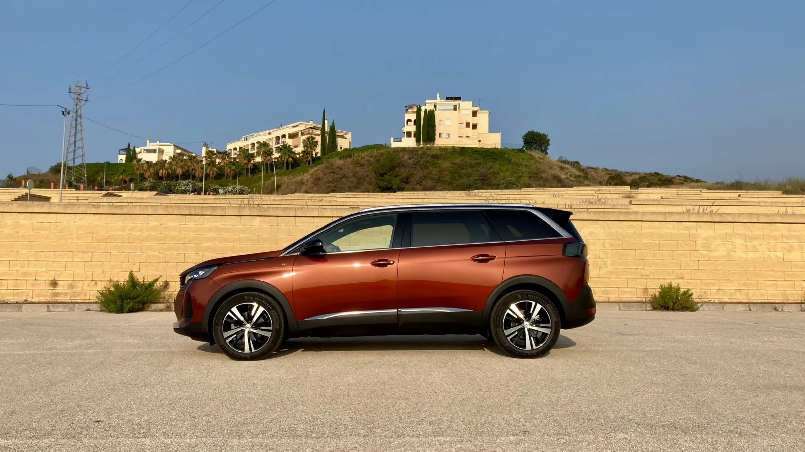 Sieht man auf den ersten Blick: Der Peugeot 5008 ist ein Raumwunder – für Passagiere und Gepäck.