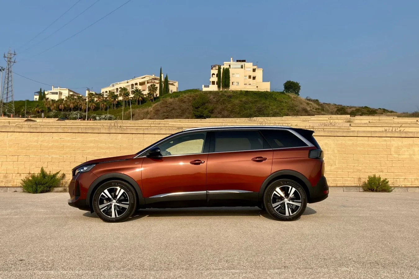 Sieht man auf den ersten Blick: Der Peugeot 5008 ist ein Raumwunder – für Passagiere und Gepäck.