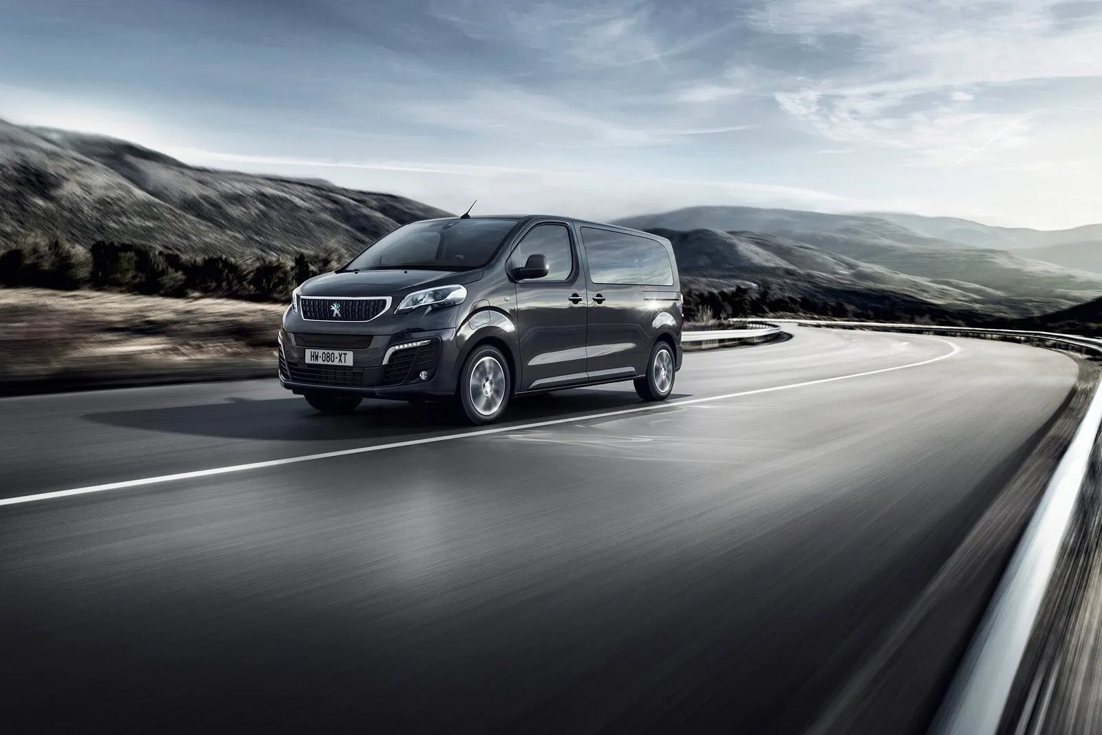 Platz 9 mit 40,6 Prozent Händlereinkaufswert: der Peugeot e-Traveller L2 50 kWh Active.