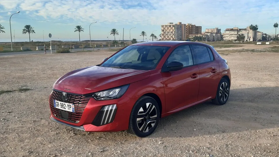 Der neue Peugeot E-208 ist 4,06 Meter lang, 1,75 Meter breit und 1,43 Meter hoch.