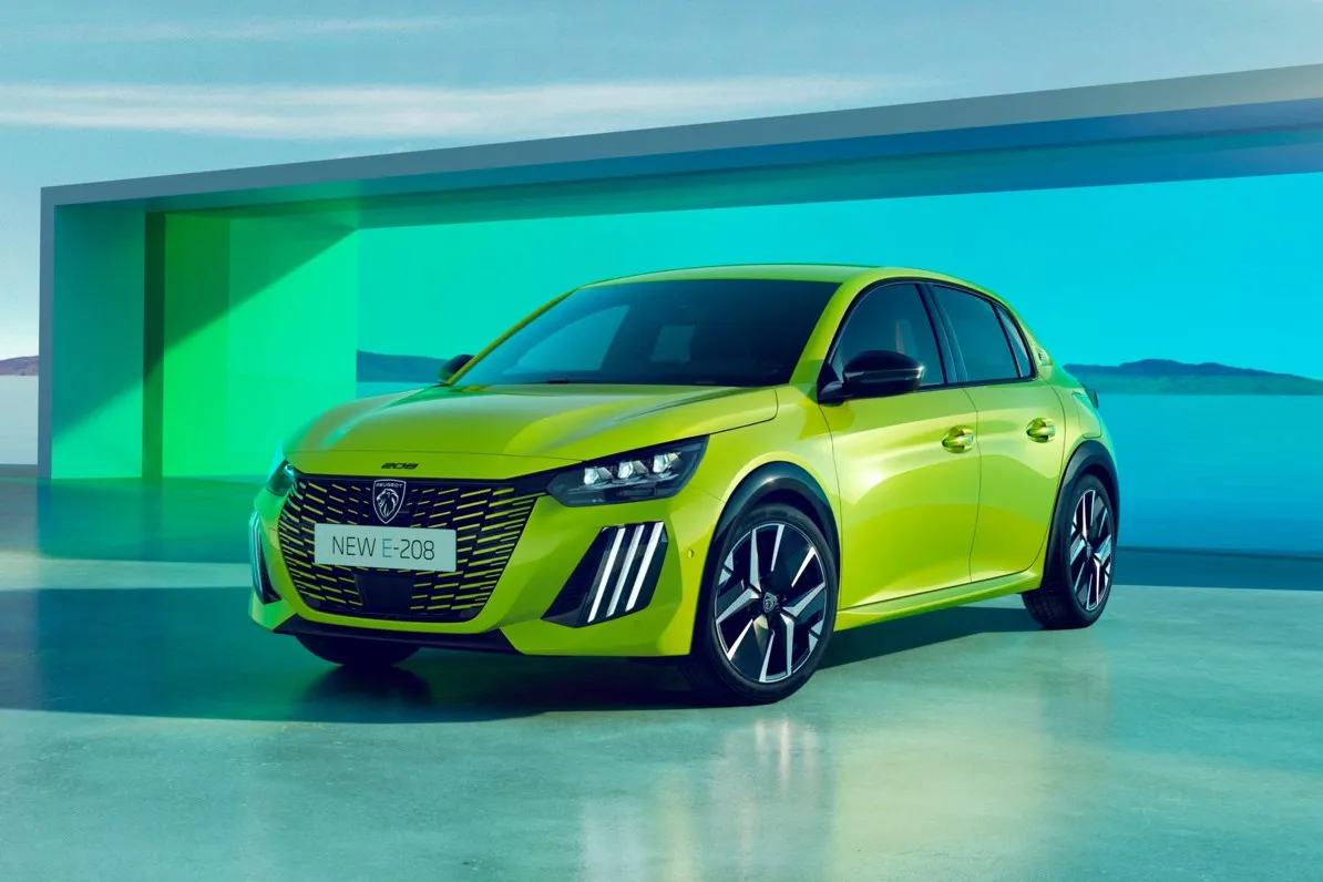 Peugeot 208 Hybrid 100 Active e-DSC6 (Bild: Peugeot E-208): 40 oder 39 Cent Betriebskosten je Kilometer bei 36 oder 48 Monaten Haltedauer.