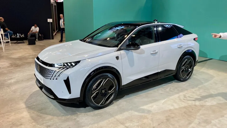 Neuer Peugeot 3008: Erstes Serienmodell auf der STLA-Medium-Plattform von Stellantis.