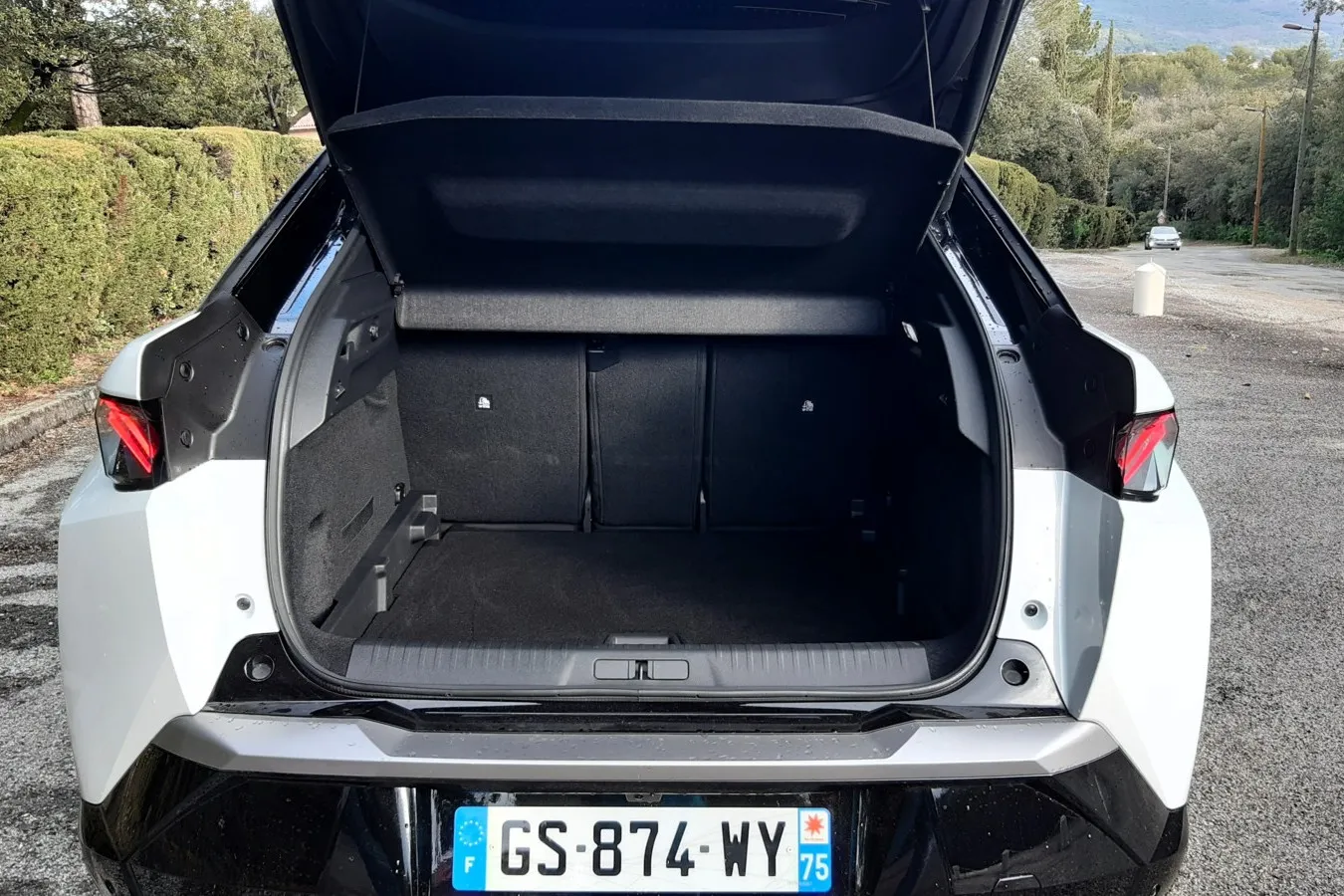 Der große Kofferraum des neuen Peugeot fasst 520 bis 1.480 Liter Gepäck.