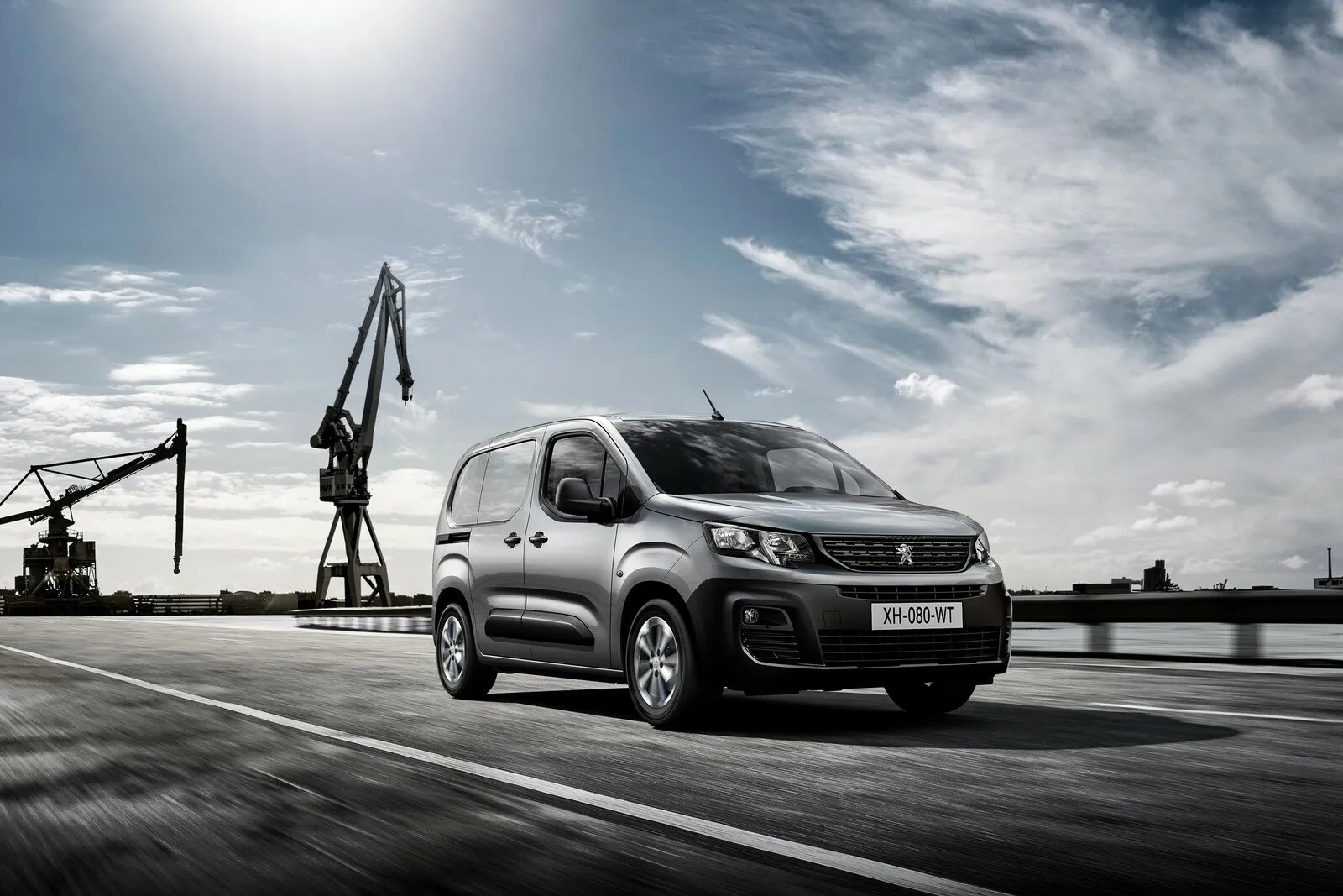 Platz 5: Dicht hinter seinem Konzernbruder Berlingo kann sich der 102 PS starke Peugeot Partner (963 Euro) platzieren.