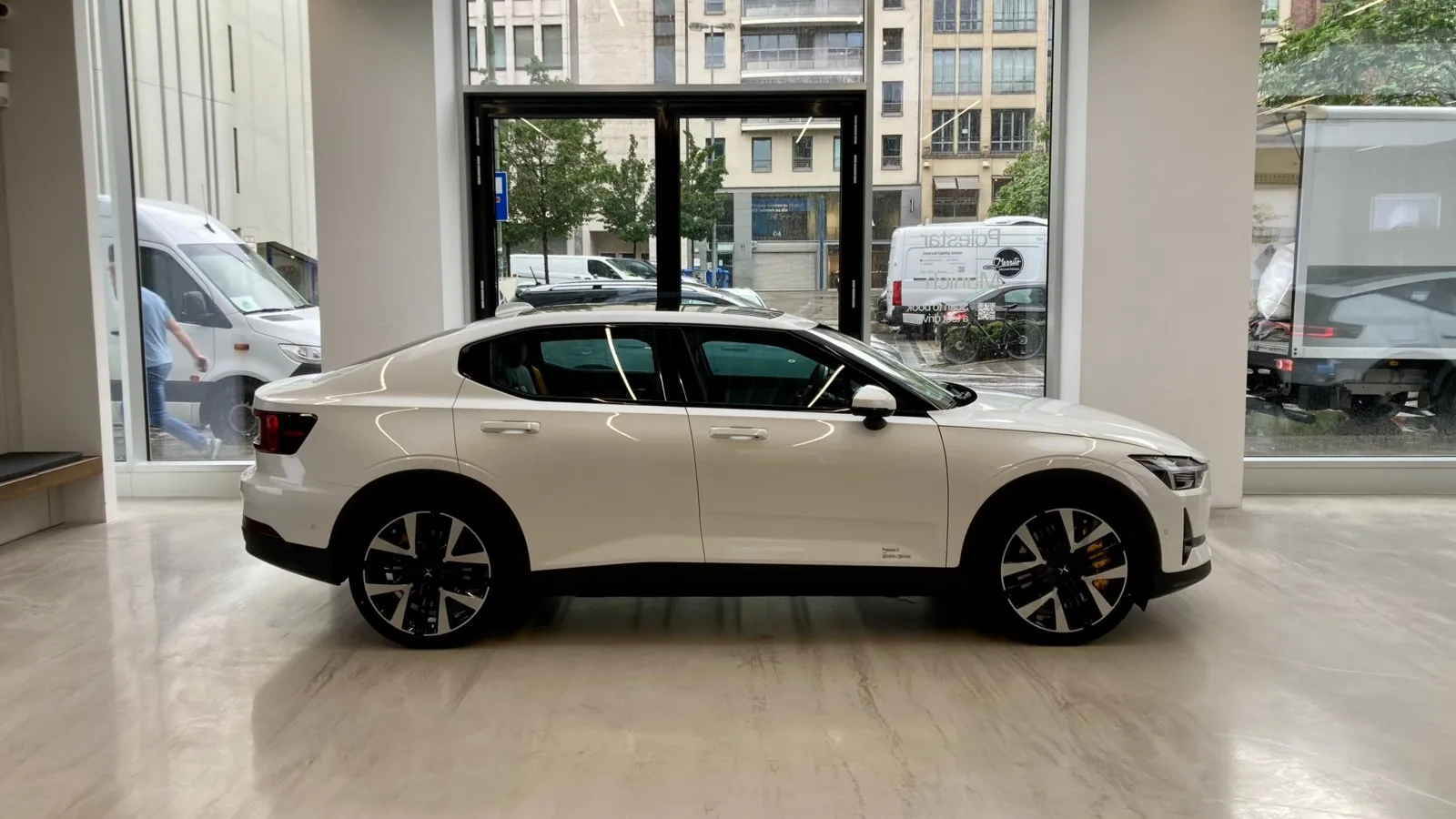 Zusätzlich zum vollverkleideten Grill gibt es für den Polestar 2 außerdem neue Felgendesigns.