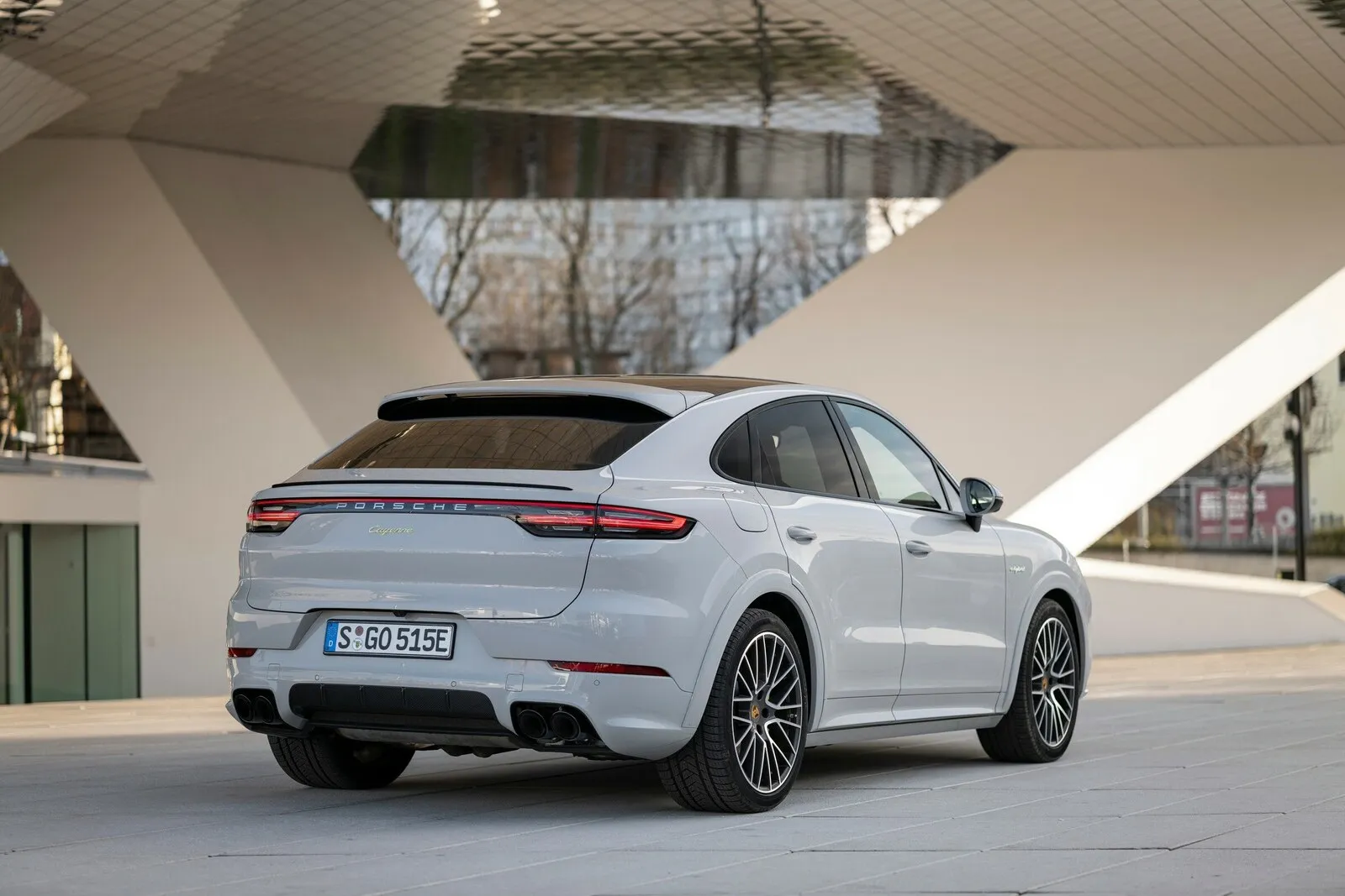 Porsche Cayenne Coupé E-Hybrid Tiptronic S: Porsche fahren ist nicht gerade preisgünstig, dass spiegelt sich auch bei den Folgekosten wider. Beim Cayenne Coupé E-Hybrid Tiptronic S fallen rund 6.450 Euro Gesamtwartungskosten an …