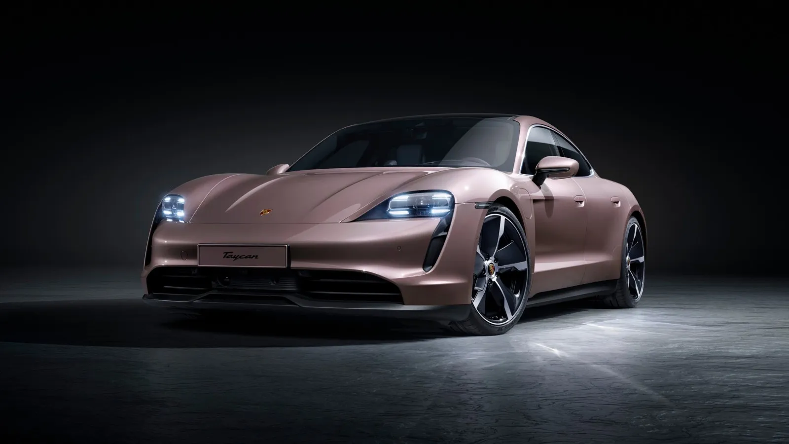 Platz 2 mit 54,6 Prozent Händlereinkaufswert: der Porsche Taycan Plus.