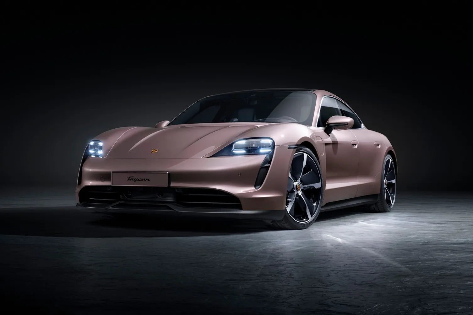 Platz 2 mit 54,6 Prozent Händlereinkaufswert: der Porsche Taycan Plus.