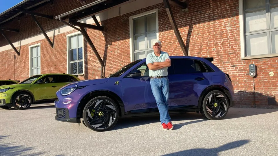 Abarths neue sportliche Speersitze: die Version 600e Scorpionissima – zu hundert Prozent elektrisch und rasierklingenscharf.