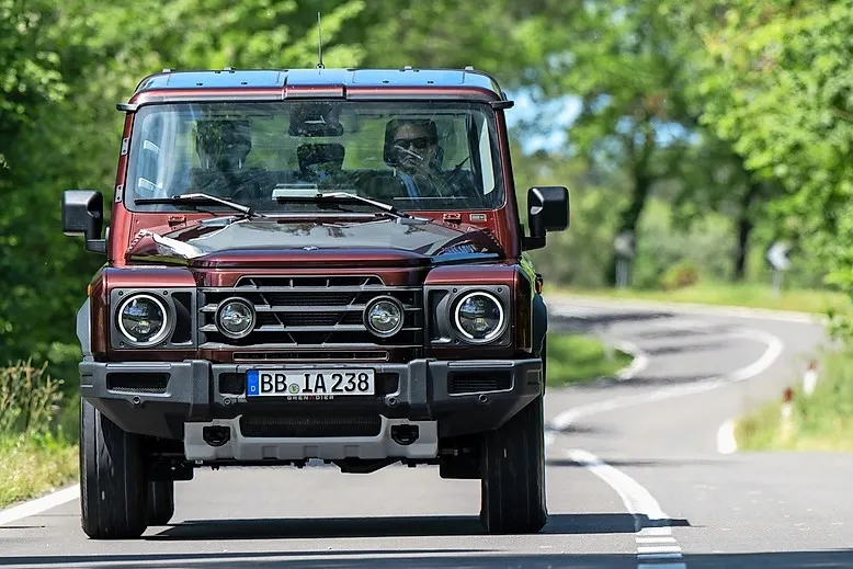 Eigentlich ein Fahrzeug für abseits aller befestigten Wege. Aber auch auf der Straße macht der Quartermaster was her.