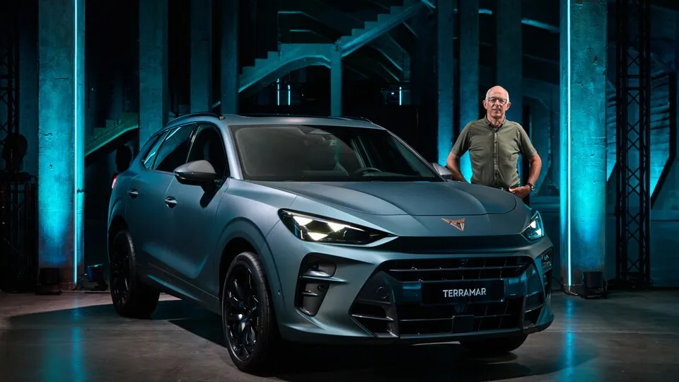 Die Cupra-DNA ist unverkennbar. Auch das neueste Modell der spanischen Seat-Tochter, der Cupra Terramar, hat die leicht aggressive Optik der Marke erhalten.
