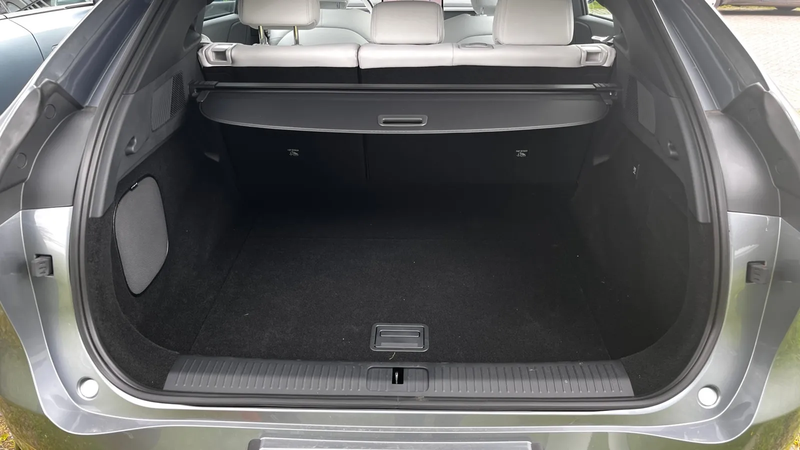 Mit umgeklappter Rückbank fasst das chinesische SUV-Coupé bis zu 1374 Liter.